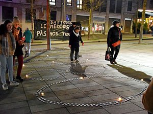 VIDEO. Colère des agriculteurs : des bougies pour une action symbolique à la Confédération paysanne puis des tracteurs illuminés du côté de la Coordination rurale à Rodez