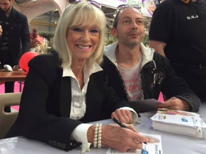 "Tournez manège, c'était énorme mais on se marrait" : Evelyne Leclercq, l'emblématique animatrice de l'émission de rencontres sur TF1 est décédée