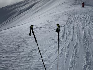 Un skieur de 45 ans se tue après une chute alors qu'il faisait du hors-piste, son moniteur testé positif aux stupéfiants