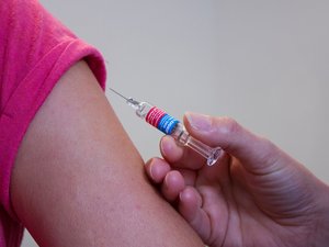 Lutte contre la grippe : les médicaments homéopathiques ne remplacent pas les vaccins, l'ANSM le rappelle