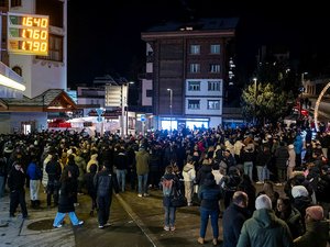 Incendie meurtrier de Crans-Montana : "Ce travail pourra prendre plusieurs jours", l'identification des victimes se poursuit, les questions s'accumulent