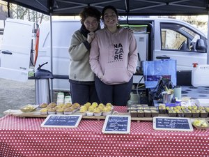 Le marché du dimanche, un lieu vivant en constante évolution dans ce Plus beau village de France en Aveyron