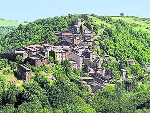 Combret. "La mise en valeur de l'identité historique du village" : le label Petites cités de caractères de France renouvelé pour cette commune de l'Aveyron