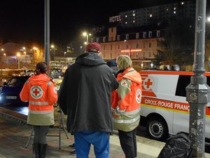 "Cela fait chaud au coeur" : en Aveyron, la vigilance de la maraude de la Croix-Rouge est renforcée