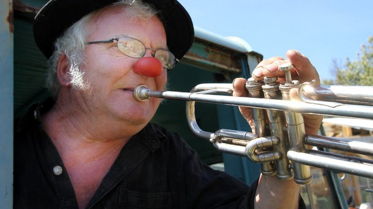 Avec ses concerts auréolés du nez de clown, Piccolo donne le tempo de l’hiver au fin fond de l'Aveyron
