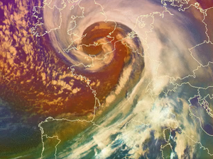 Des rafales à plus de 200 km/h dans la Manche, la tempête Goretti secoue le littoral de la Bretagne à la Normandie, des dégâts