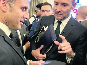 "À l'avant-garde du savoir-faire français" selon Emmanuel Macron, l'Unesco préférera-t-elle les cafés parisiens aux gantiers aveyronnais ?