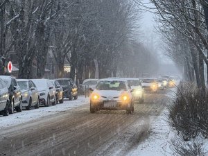 Neige, verglas, avalanches : trente départements placés en vigilance jaune, à quoi s'attendre ce lundi 12 janvier ?