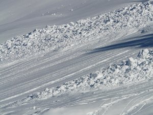 "Il n'y a pas de petit hors-piste" : face au risque d'avalanche élevé, l'appel à la prudence après un week-end noir dans les Alpes et les Pyrénées