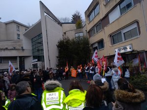 Près de 500 manifestants pour défendre les services et les urgences de nuit à l'hôpital de Decazeville