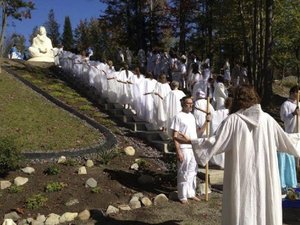 Dérives sectaires en Aveyron : 25 ans après le coup de filet, les Esséniens de Montlaur au coeur d'une nouvelle enquête judiciaire