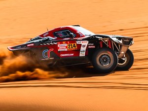 Automobile - Dakar 2026 : "C'est la récompense de tous les sacrifices", l'exploit du copilote aveyronnais Loïc Minaudier dans l'enfer du désert !