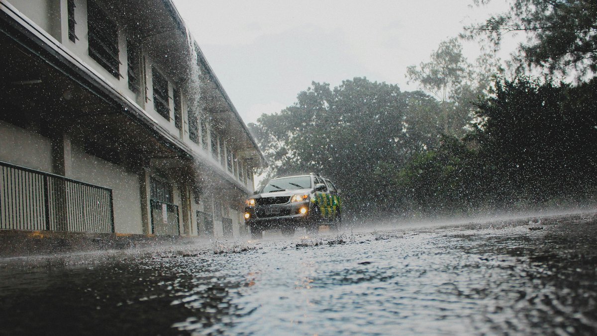 "Deux à trois fois ce qu’il tombe normalement sur un mois" : un département bascule en vigilance orange en prévision des pluies, 21 sont en jaune ce samedi