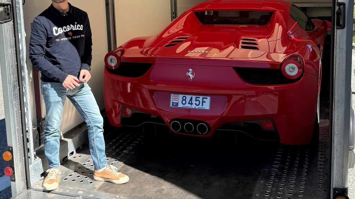 Ferrari, Porsche, Mc Laren : en Aveyron, Charles Despeyroux, un convoyeur de grande classe