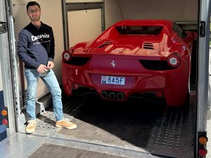 Ferrari, Porsche, Mc Laren : en Aveyron, Charles Despeyroux, un convoyeur de grande classe