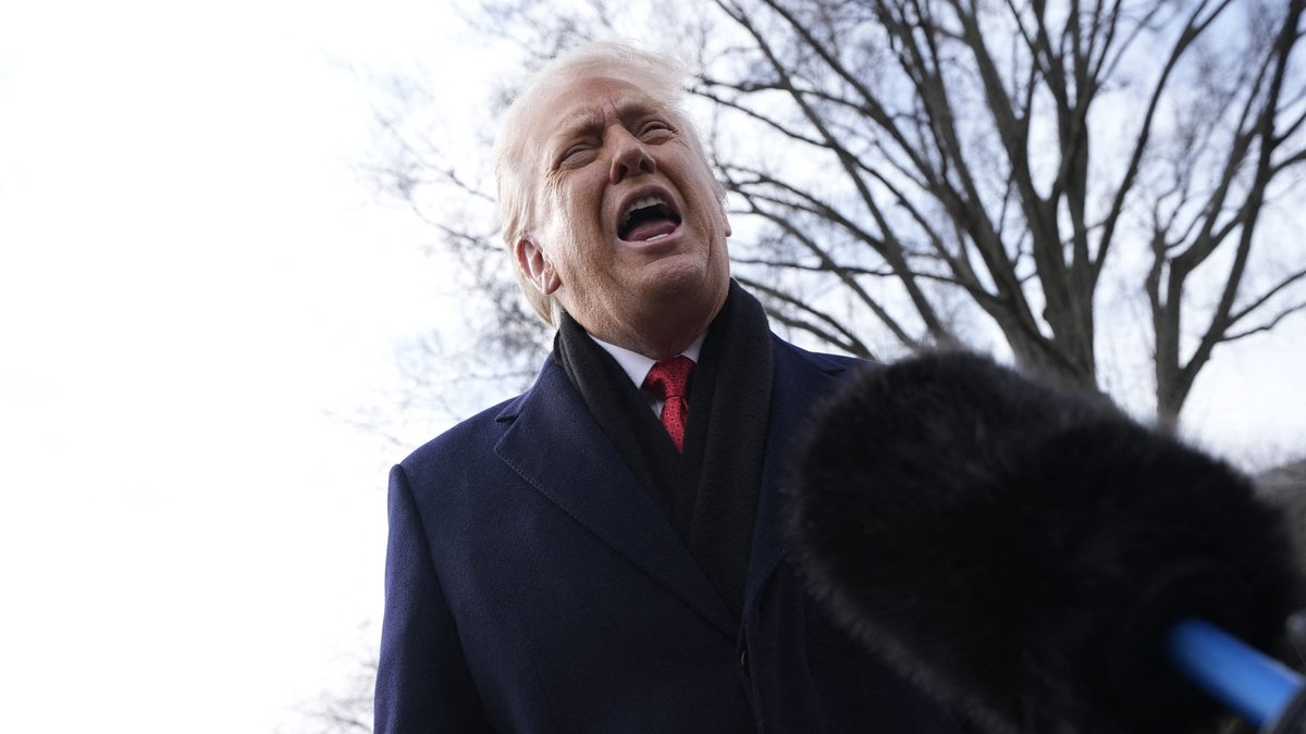 "Son arme favorite" : Donald Trump menace de nouveaux droits de douanes les pays européens qui s'opposent à l'annexion du Groenland