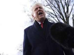 "Son arme favorite" : Donald Trump menace de nouveaux droits de douanes les pays européens qui s'opposent à l'annexion du Groenland