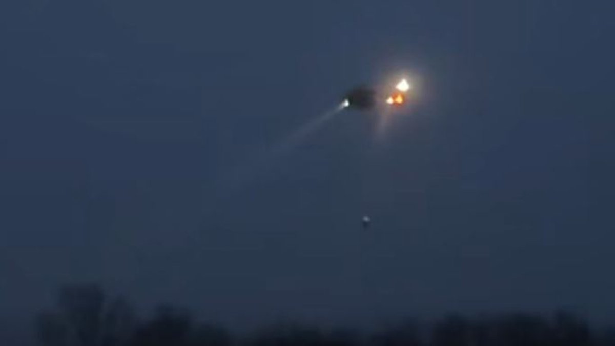 VIDÉO. Intempéries dans l’Aude : pris au piège par la montée des eaux, un homme se réfugie dans un arbre et est secouru en hélicoptère