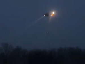 VIDÉO. Intempéries dans l'Aude : pris au piège par la montée des eaux, un homme se réfugie dans un arbre et est secouru en hélicoptère