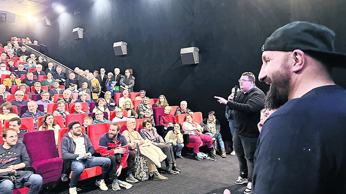 "Nous devons nous battre contre ceux qui ne veulent pas qu'on existe" : des barricades au grand écran, Jérôme Bayle a rencontré le public de ce cinéma de l'Aveyron