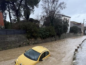 VIDÉOS. D'habitude, la rivière servait de parking : un frère et une soeur se retrouvent coincés par les eaux en Occitanie
