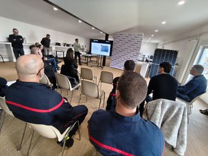 "Ce genre d'installation ne se coupe pas comme ça" : les pompiers aveyronnais mieux armés pour intervenir sur les panneaux photovoltaïques