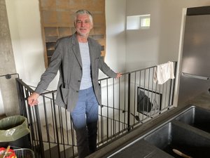 L'Aveyron de... Éric Gizard, amoureux d'un petit coin du Lévézou où il a rénové une grange