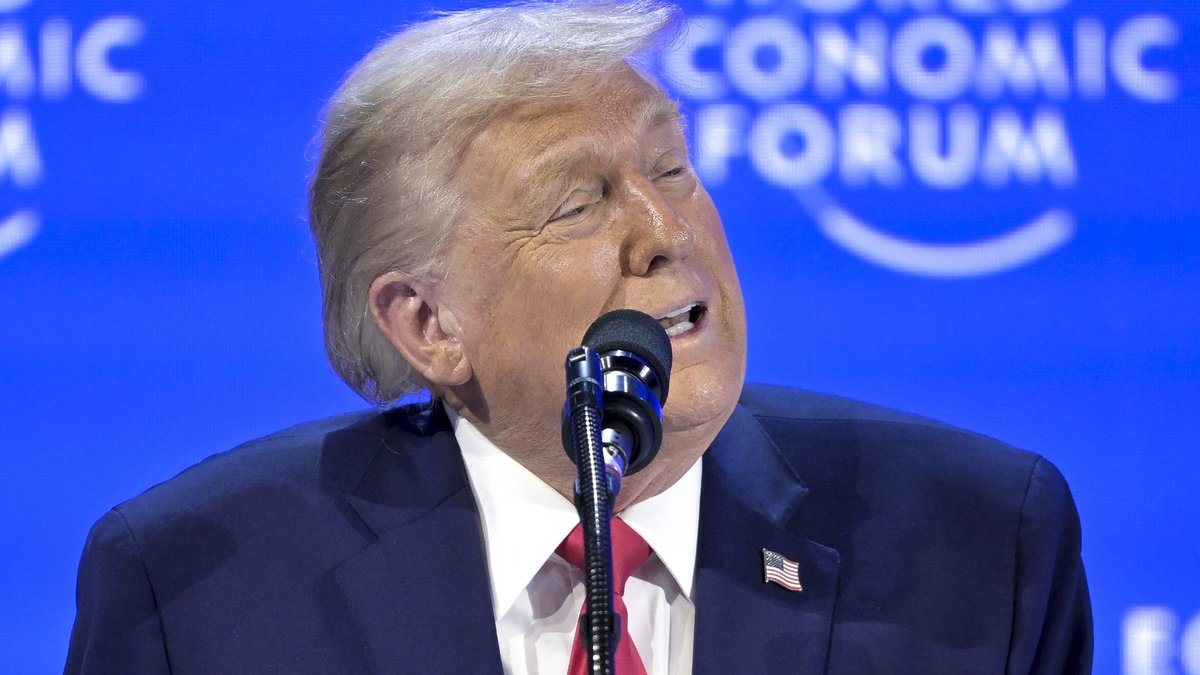 "Si on utilise la force, on serait inarrêtables" : Donald Trump réitère ses vues sur le Groenland et se moque ouvertement des pays européens