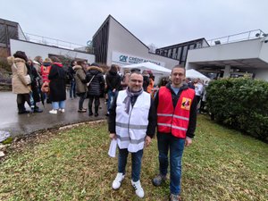 Salaires, "pression commerciale" : 150 salariés du Crédit agricole mobilisés devant le siège, des débrayages dans les agences aveyronnaises