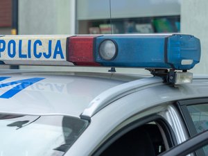 Une petite fille de 6 ans pense que son papa, recherché pour meurtre, joue à cache-cache... Elle indique aux policiers l'endroit où il se trouve