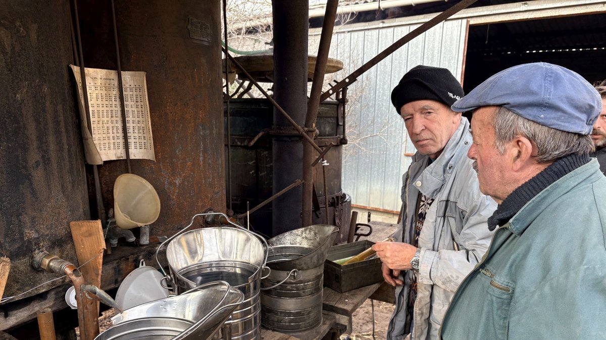 Presque centenaire, cet alambic de l'Aveyron a fait couler ses premières "gouttes"