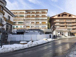 Drame de Crans-Montana : une nouvelle vidéo montre le départ du feu, qui n'a pas été remarqué par les serveurs et les clients