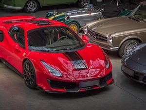 Ils volent une puissante Ferrari dans un garage et se crashent tout seuls dans un accident quelques heures après