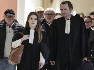 Procès Joël Guerriau : il aurait "oublié" la drogue dans la coupe de champagne donnée à Sandrine Josso, l'ex-sénateur accusé de soumission chimique donne sa version