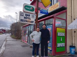 "En le reprenant, j'ai aussi réalisé un rêve de gosse" : "La Cascade" n'est pas seulement un bar-bureau de tabac à Onet-le-Château