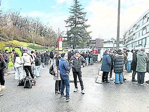 "Je ne sais même pas si je vais pouvoir terminer mes études" : 200 manifestants contre la fermeture soudaine d'un BTS en Aveyron