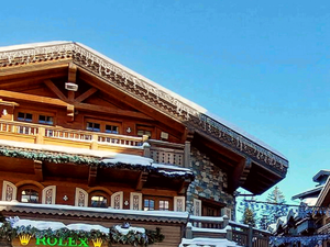 VIDÉO. "Il est compliqué de parvenir à contenir une éventuelle propagation" : 270 personnes évacuées à Courchevel en raison d'un incendie dans un hôtel, ce que l'on sait