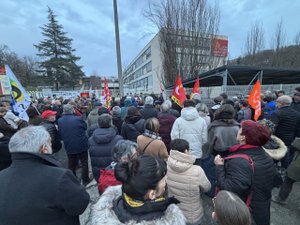 "Chaque année on croit toucher le fond, mais finalement on creuse encore" : cette ville d'Aveyron dit "non" à la fermeture d'un BTS spécifique à son lycée