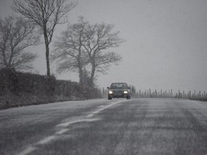 État des routes en Aveyron : plusieurs secteurs sous une fine couche de neige au lever du jour, le point sur les conditions de circulation