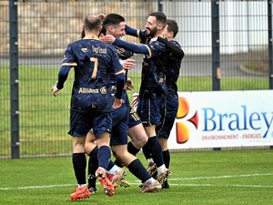 Football : Onet reste impérial chez lui et peut regarder tout en haut !