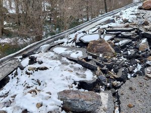 Un éboulement pulvérise une route importante en Ariège : une commune est partiellement isolée, les automobilistes doivent passer par l'Andorre pour se déplacer