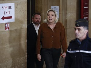 Procès en appel du RN : 1 an de prison ferme e 5 ans d'inéligibilité requis contre Marine Le Pen, sa participation à la Présidentielle