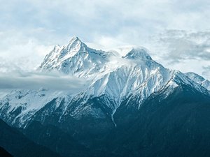 Ils étaient en jeans et en baskets : Caelan et Rowan, deux adolescents, sauvent cinq randonneurs sans équipement et piégés par la neige sur un sommet