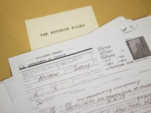 En relation avec des jeunes femmes russes, Jeffrey Epstein était-il un agent du Kremlin, comme le suggère le Premier ministre polonais ?