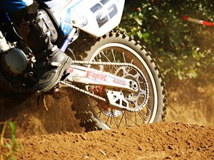 Lors d'un rodéo urbain, deux frères à motocross se percutent : le plus jeune de 16 ans n'a pas survécu