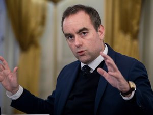 ENTRETIEN. "J'ai fait mon devoir jusqu'au bout" : budget, réformes, remaniement, municipales, présidentielle... Sébastien Lecornu évoque sa feuille de route