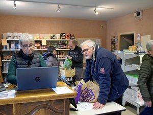 GRAND FORMAT. "Il n'y avait plus rien ici" : les épiceries participatives, une solution pour faire revivre des villages en manque de commerces