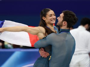 VIDÉO. JO d'hiver 2026 : les images de la médaille d'or française en danse sur glace, un couple qui existe depuis 13 mois !