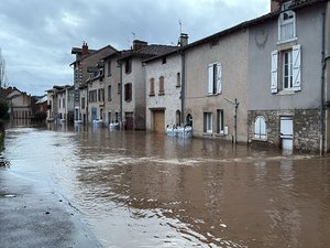 Tempête Nils : même la piscine est prête à déborder à Villefranche-de-Rouergue, où un gymnase accueille les personnes inondées