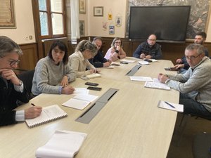 "Ne pas enlever trop vite les barrières" : 800 personnes contactées à Espalion en raison de la crue du Lot